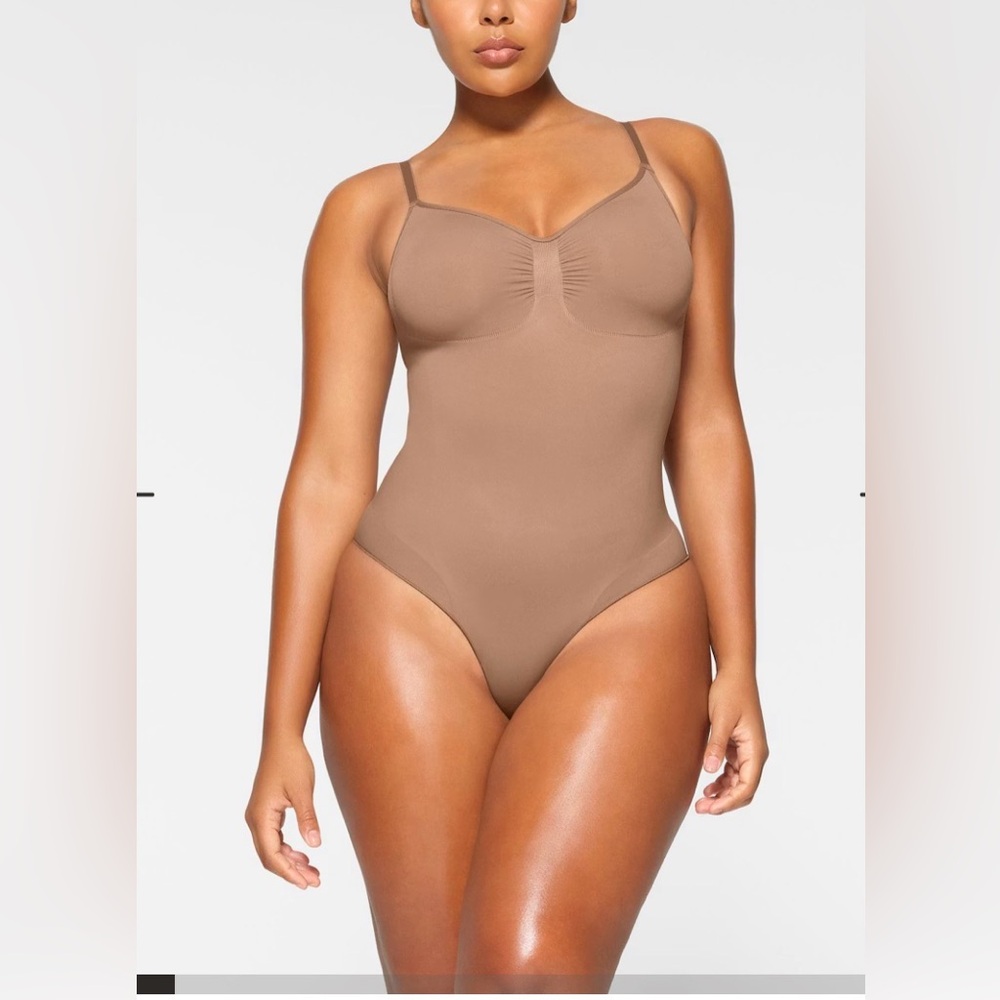 Skims seamless sculpt brief bodysuit. Brand new. Large